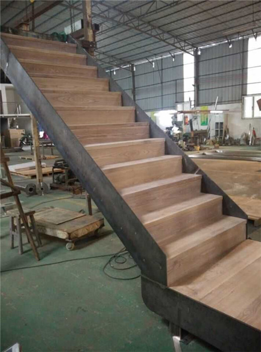 铁板实木踏板直楼梯，YD-TMZ600